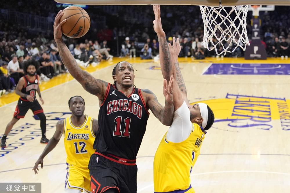 这显露出他 这显露出他